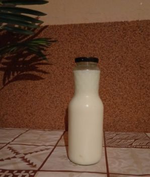 świeże naturalne mleko